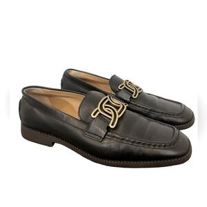 Tod’s leather flats.